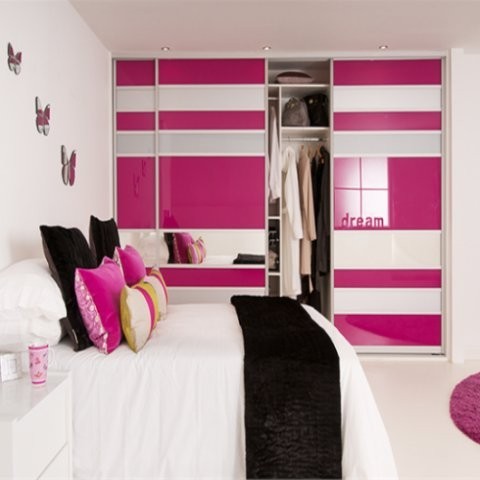 Pink-and-white-glass-sliding-wardrobe-be