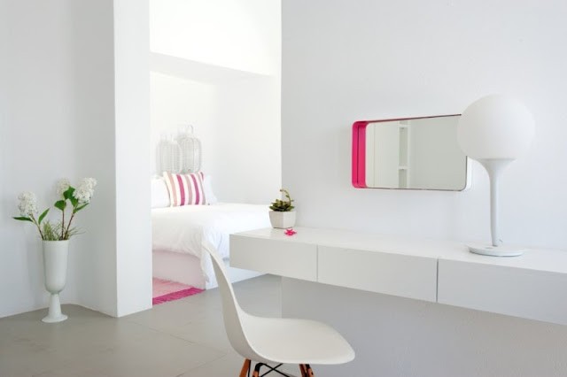 santorini-grace-pink-and-white-decor.jpg